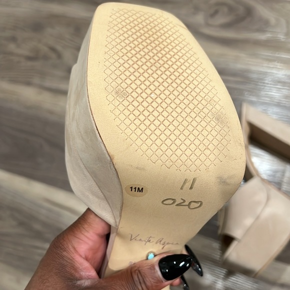 Venita Aspen for Gianni Bini - Suede Tan Platform Sandals - Picture 9 of 16